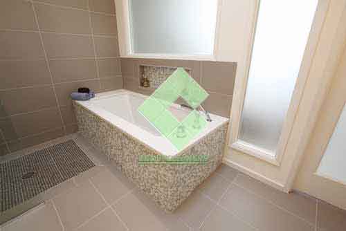 contemporary_bathroom_with_bath_tub_brown_beige_color_with_white_grout
